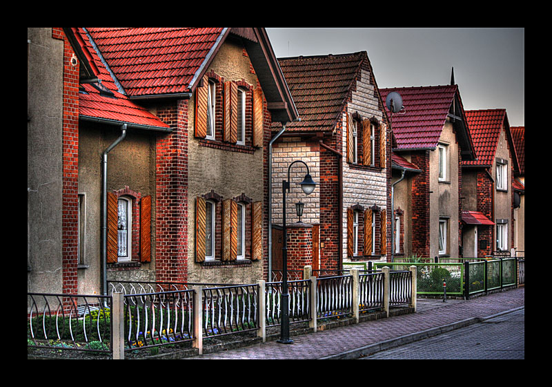 Häuserzeile in Petersroda in HDR (02.05.2009, Petersroda - Canon EOS 1000D)