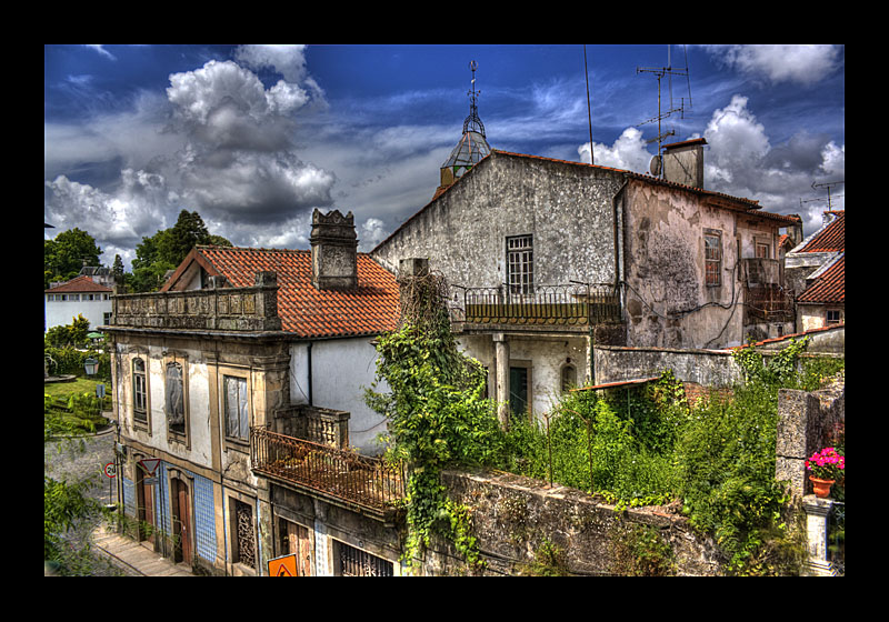 Leer stehendes Haus in HDR (05.06.2009, Ponte de Lima, Portugal - Canon EOS 1000D)
