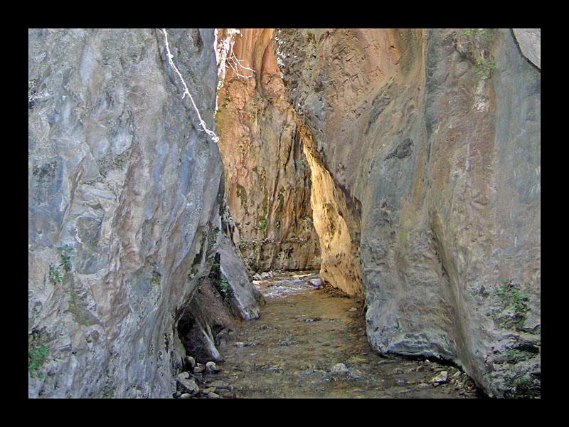 Durch die Schlucht (Nerja - Canon PowerShot A 95)