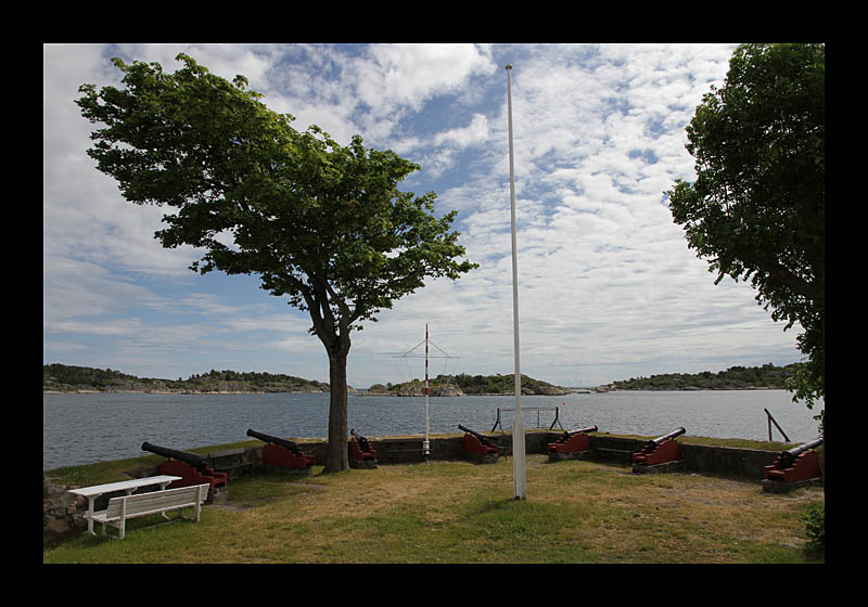 Kastell oder Mäuerchen mit Kanonen (Risoer, Norwegen - Canon EOS 7D)