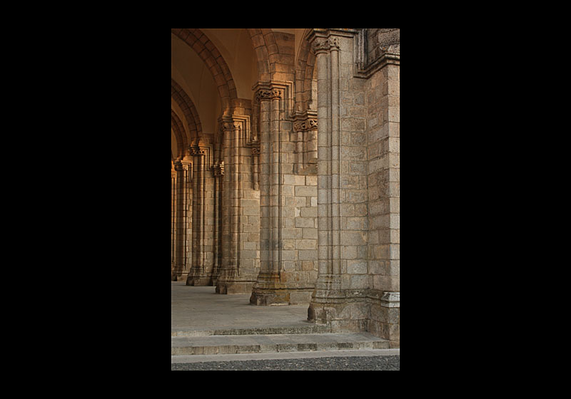 Säulengang (Evora, Portugal - Canon EOS 1000D)