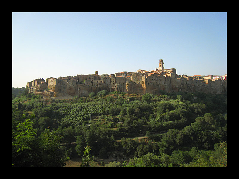 Skyline (Pitigliano - Canon PowerShot A 640)